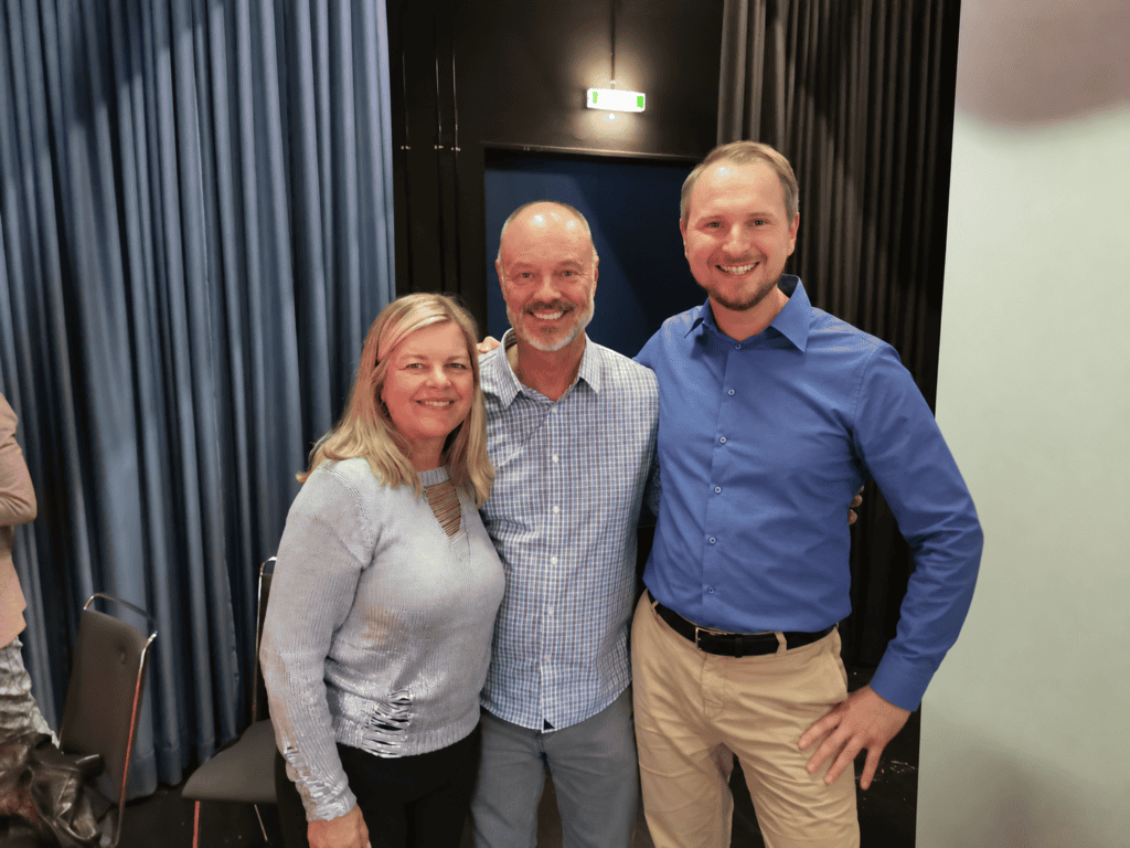 Jean Nelson, Bradley Nelson und Matthias Röderstein (v. l. n. r.) beim Body Code Workshop in Frankfurt am Main, 2019